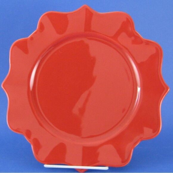 Dinner Plates Made In Portugal Arrest Me Christmas Red Scalloped Edge Set Of 2 - Picture 8 of 13